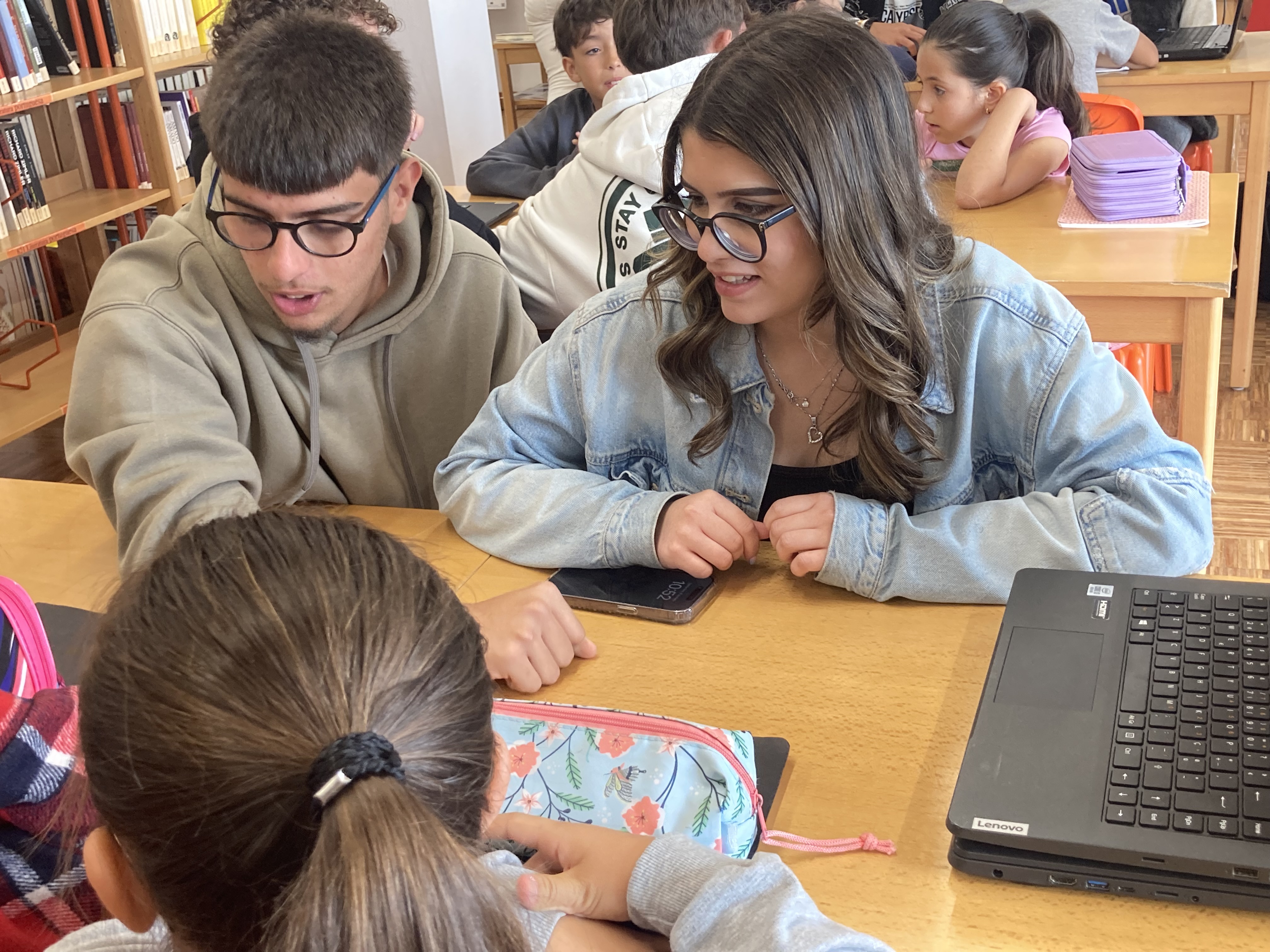 Turma do 11.º C celebra o “Dia da Europa” com alunos do 4.º ano